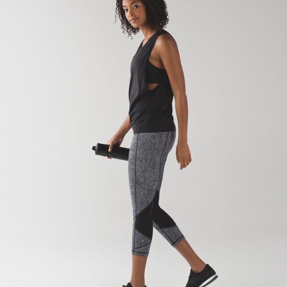 Lululemon Athletica Pace Rival Crop Leggings White Black Line Up Print 4 - Picture 1 of 6